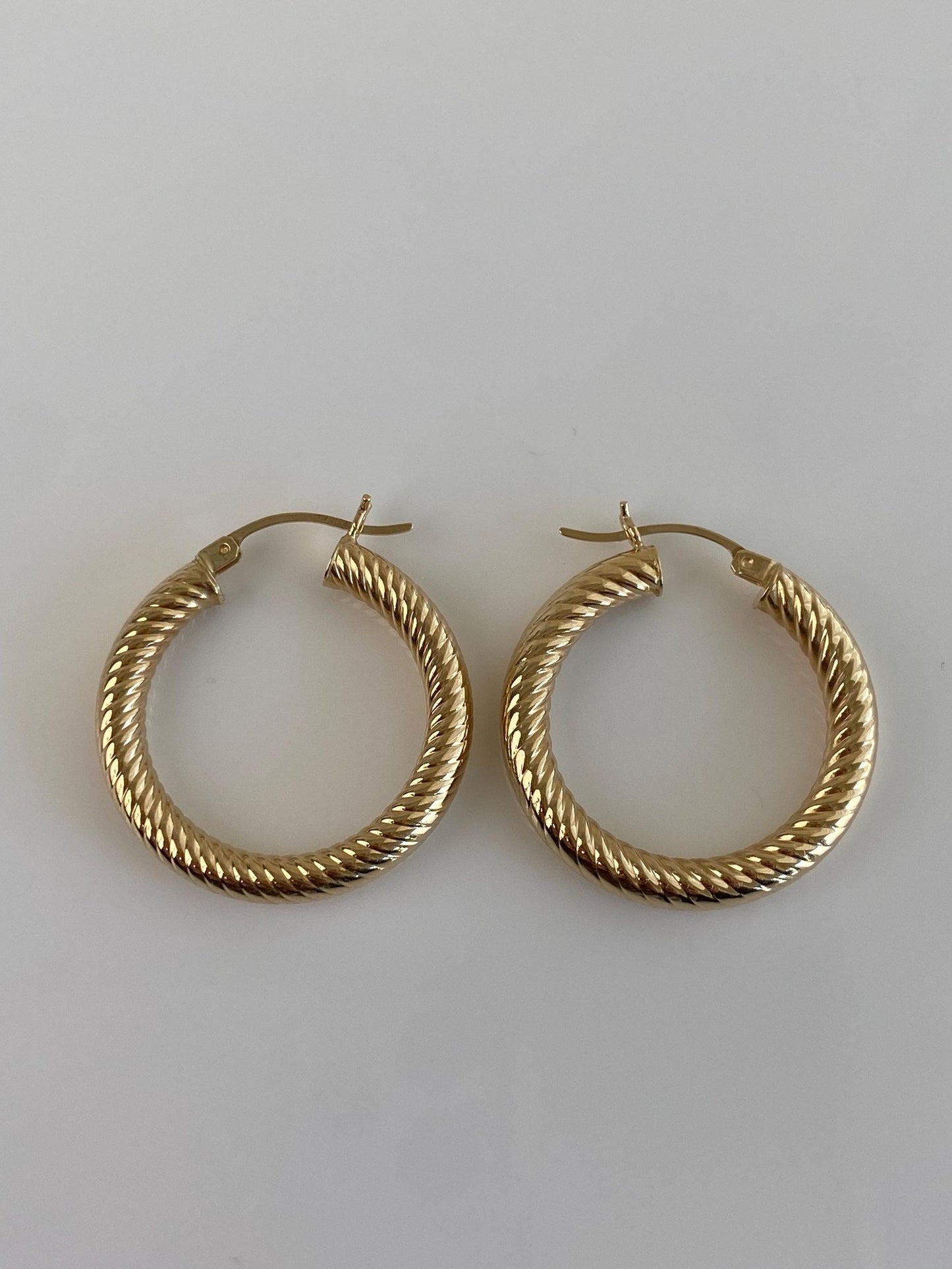 Vintage 14k Yellow Gold Design Twist Hoop Earrings
