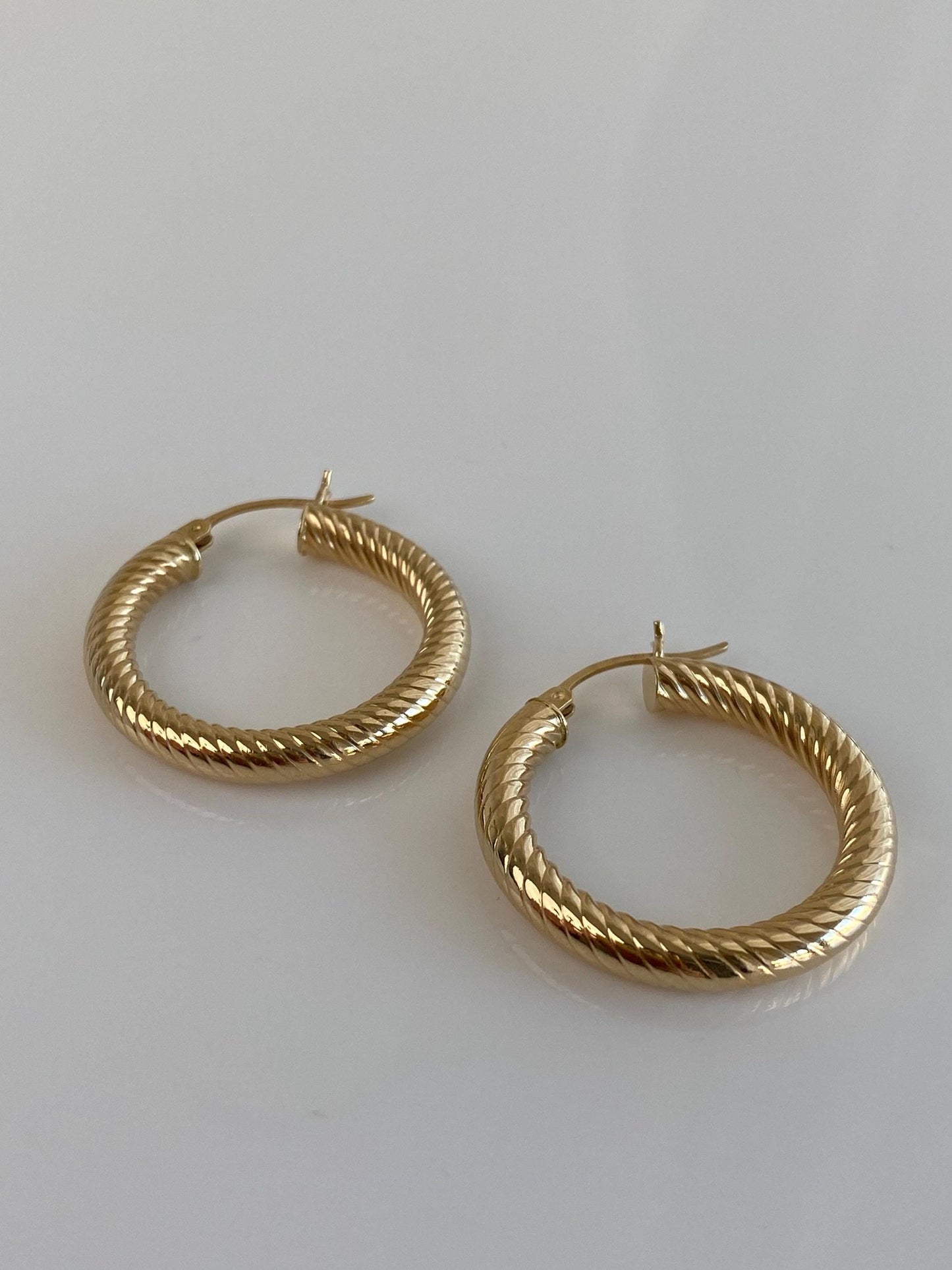 Vintage 14k Yellow Gold Design Twist Hoop Earrings
