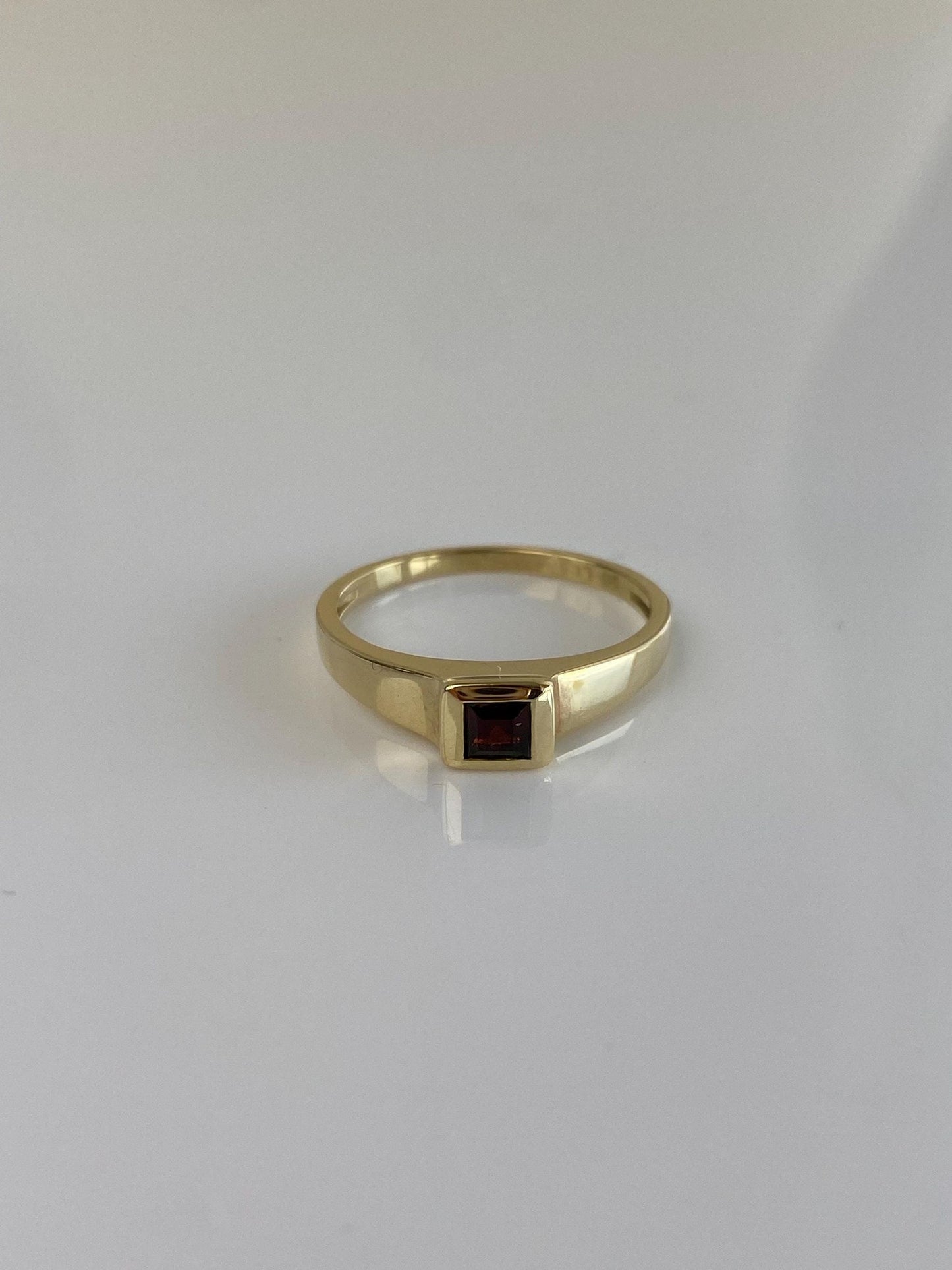 Vintage Solid 14k Yellow Gold Garnet Ring - Size 6.5