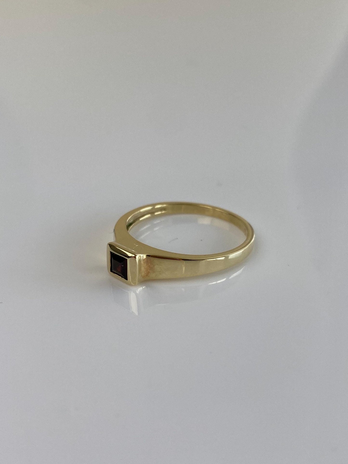 Vintage Solid 14k Yellow Gold Garnet Ring - Size 6.5