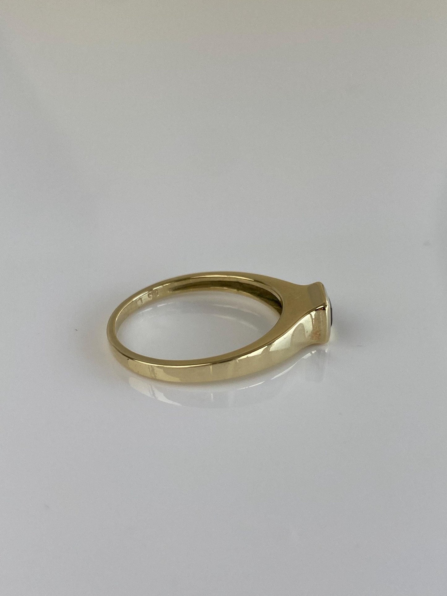 Vintage Solid 14k Yellow Gold Garnet Ring - Size 6.5