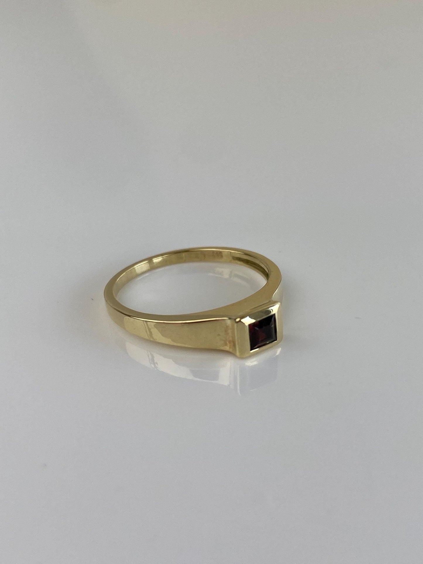 Vintage Solid 14k Yellow Gold Garnet Ring - Size 6.5