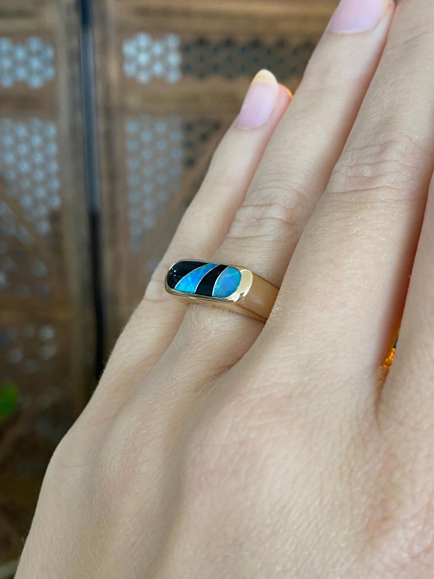 Vintage Solid 14k Yellow Gold Opal Black Onyx Inlay Design Ring - Size 6