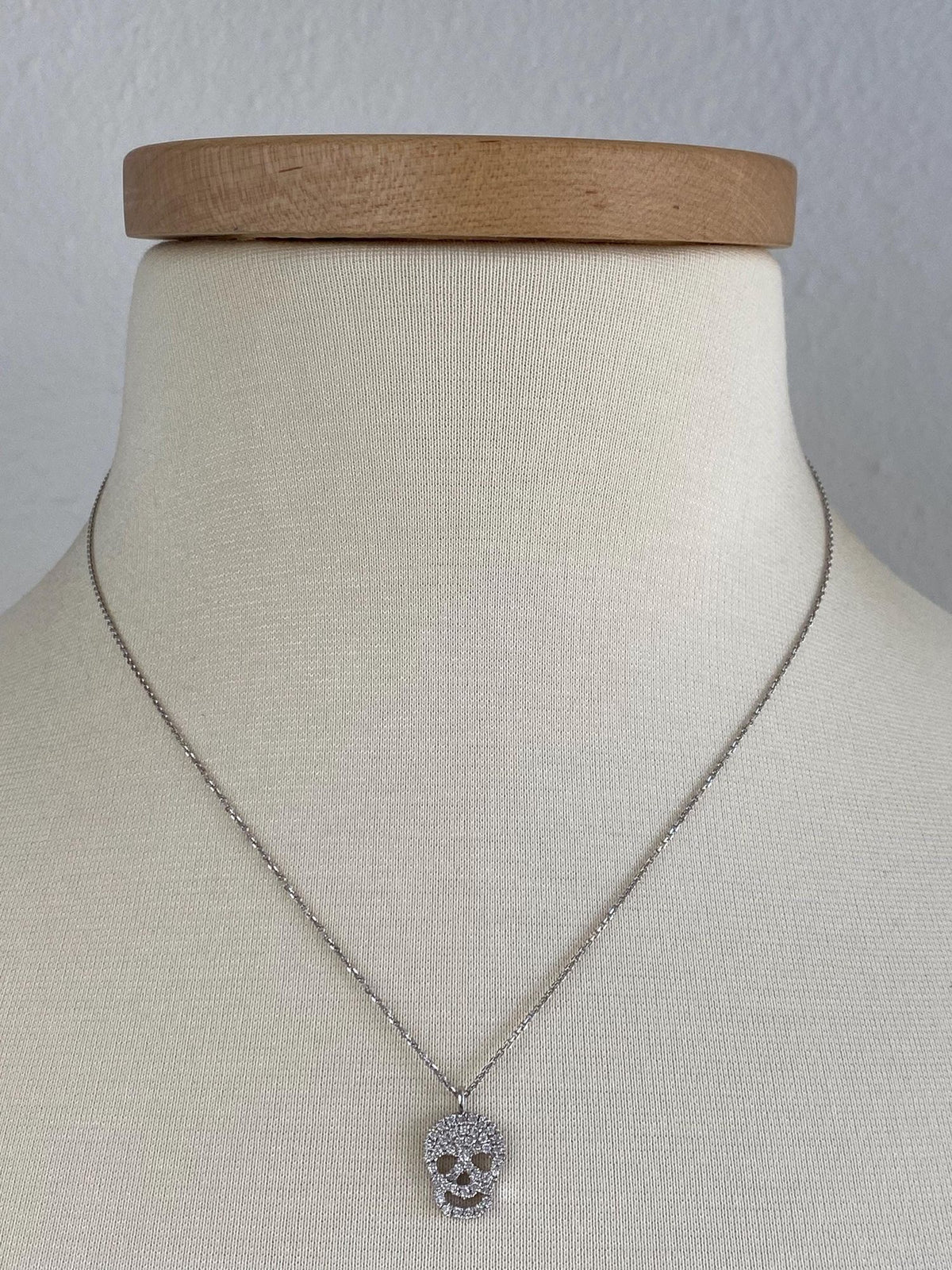 Vintage Solid 14k White Gold Diamonds Skull Diamond Cut Tight Cable Chain Necklace - 17.75 inches