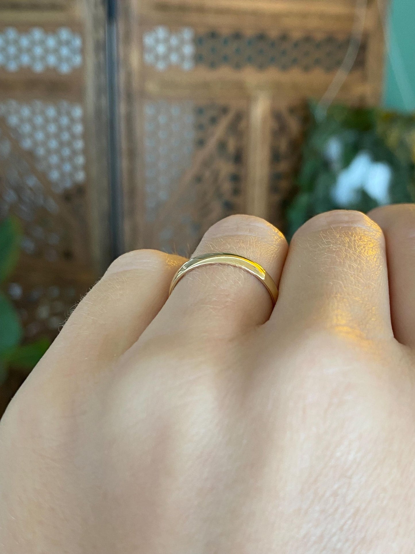 Vintage Solid 18k Yellow Gold Ring Band - Size 5.75