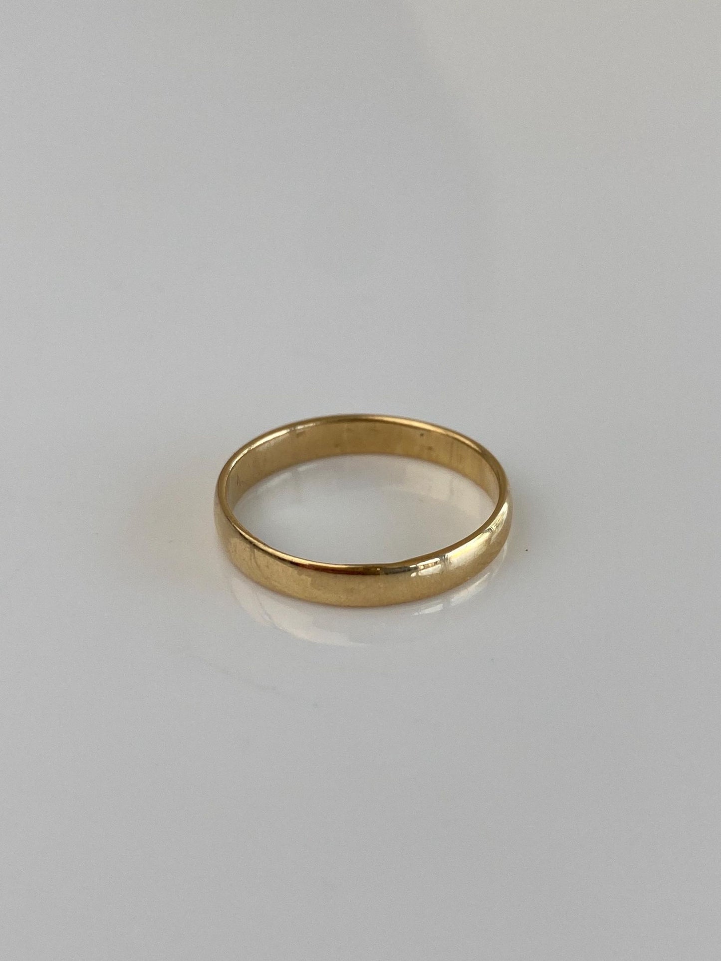 Vintage Solid 18k Yellow Gold Ring Band - Size 5.75