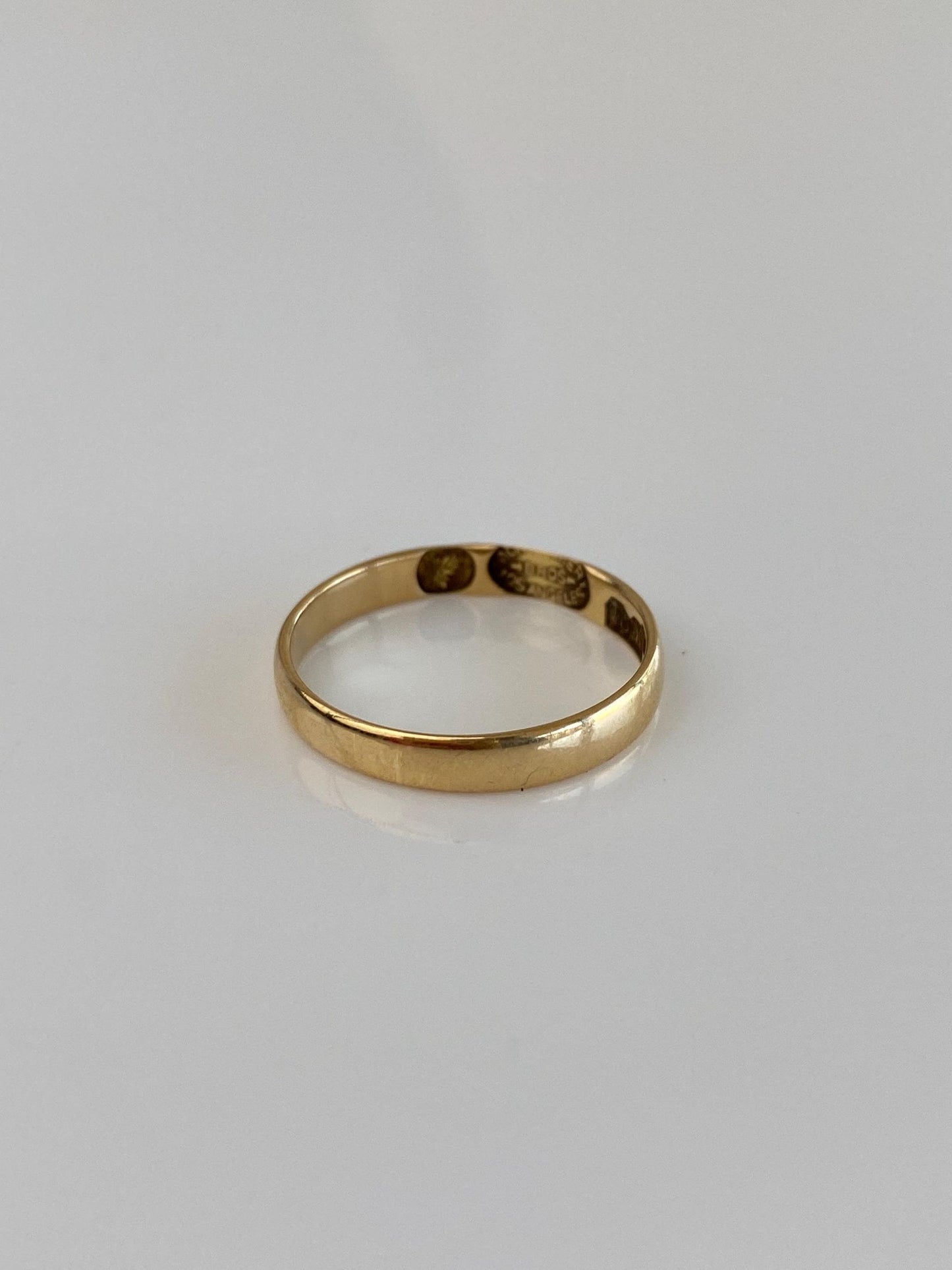 Vintage Solid 18k Yellow Gold Ring Band - Size 5.75