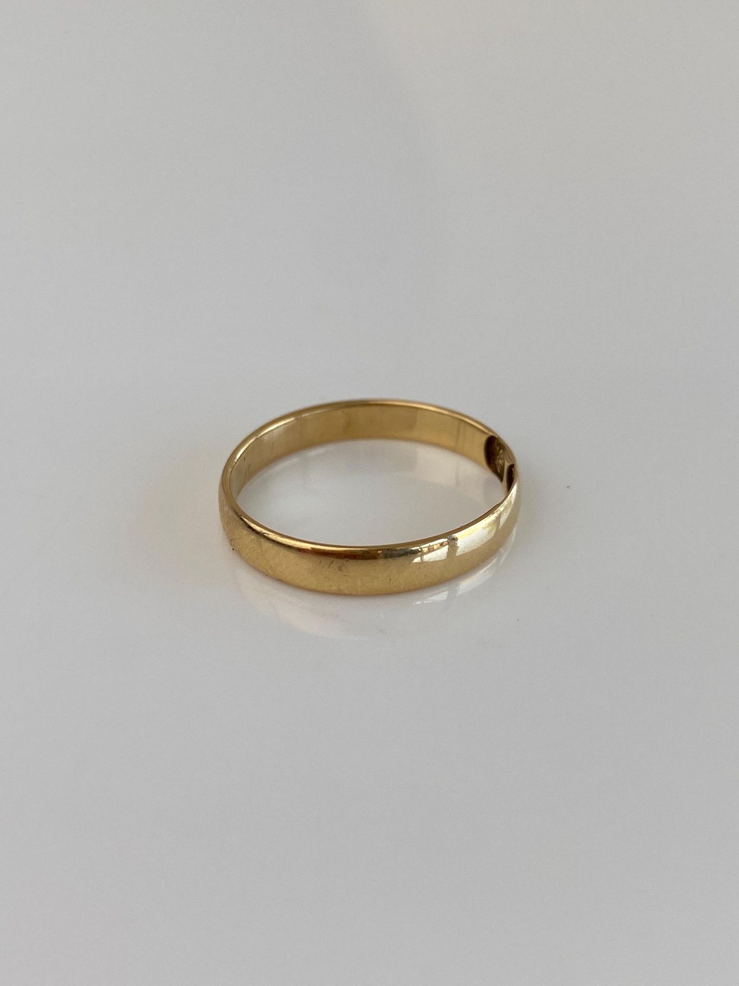 Vintage Solid 18k Yellow Gold Ring Band - Size 5.75