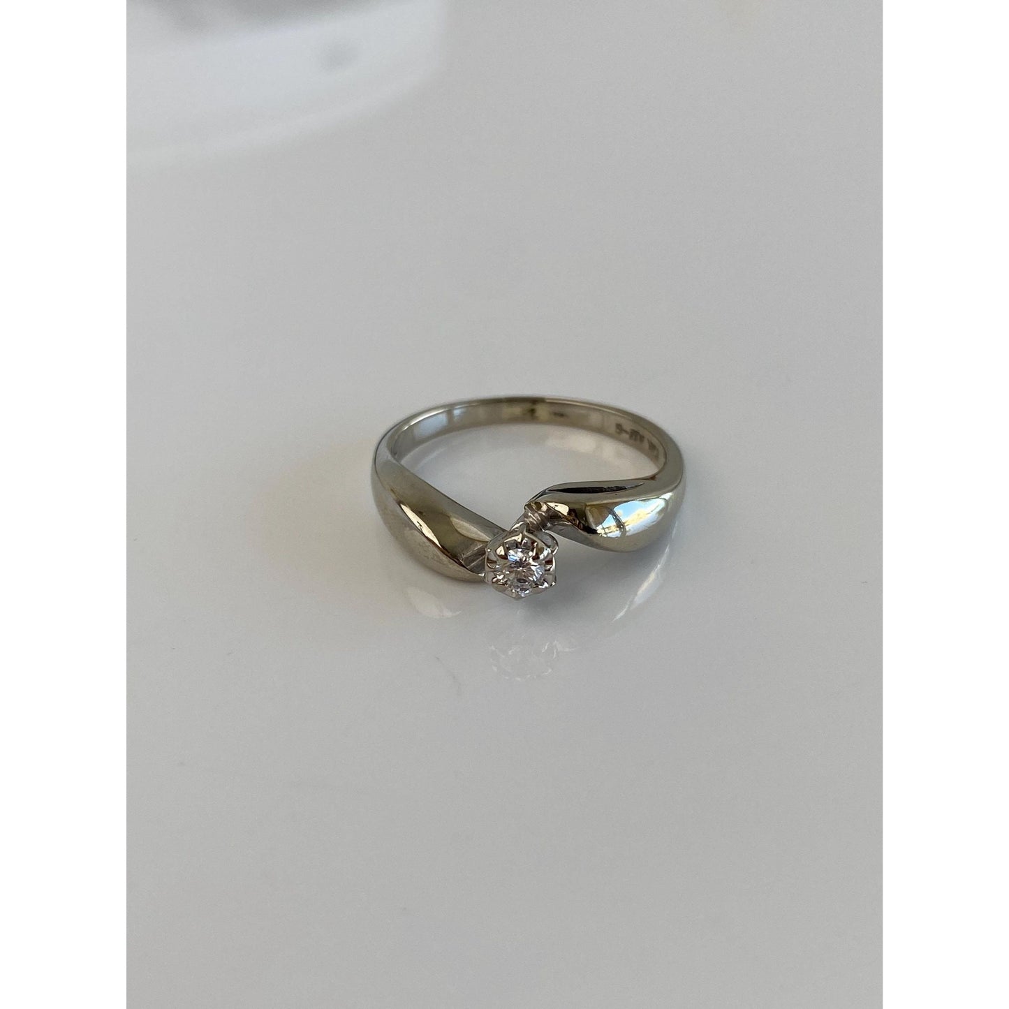 Vintage Solid 10k White Gold Diamond Twist Ring - Size 8