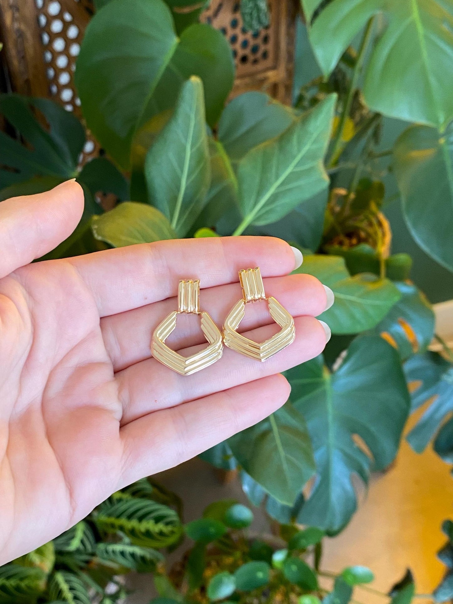 Vintage Solid 14k Yellow Gold Lined Hoop Stud Earrings
