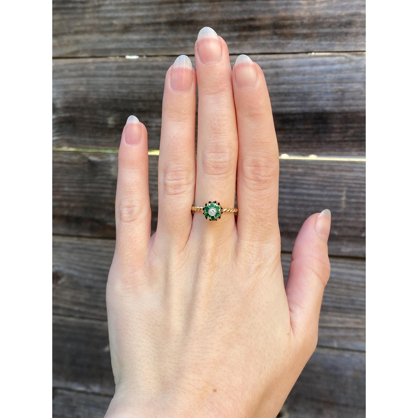 Vintage Solid 18k Yellow Gold Emerald Halo Diamond Ring - Size 6.75