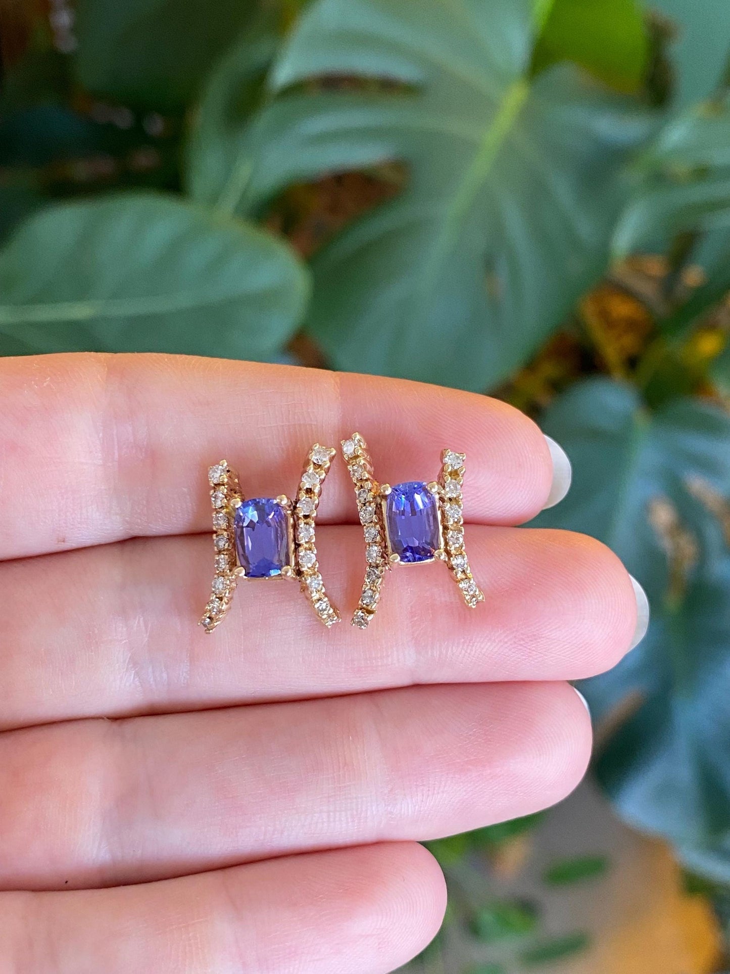 Vintage Solid 14k Yellow Gold Tanzanite Diamond Drop Earrings