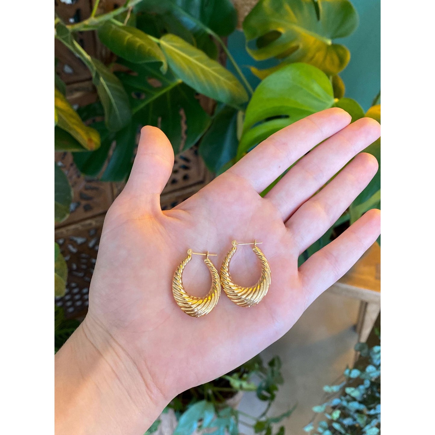 Vintage 14k Yellow Gold Scalloped Hoop Earrings