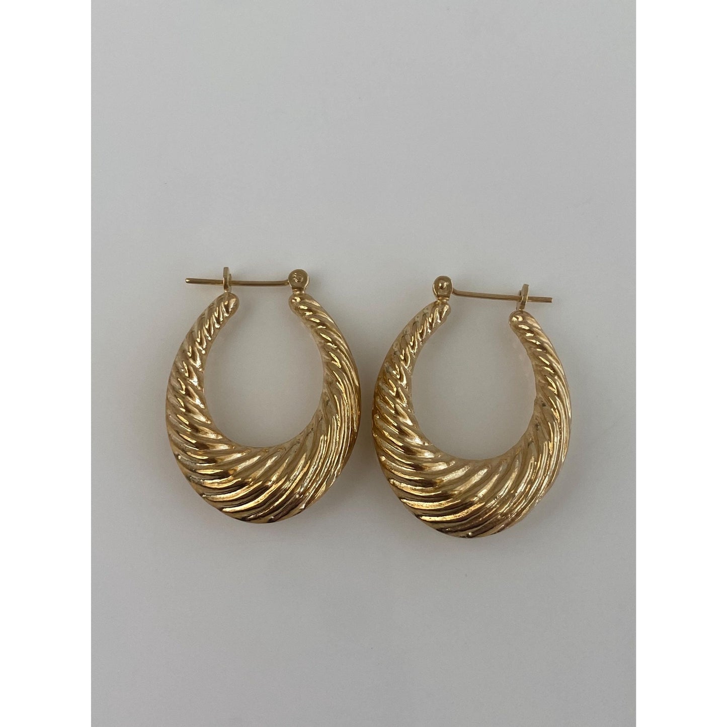 Vintage 14k Yellow Gold Scalloped Hoop Earrings
