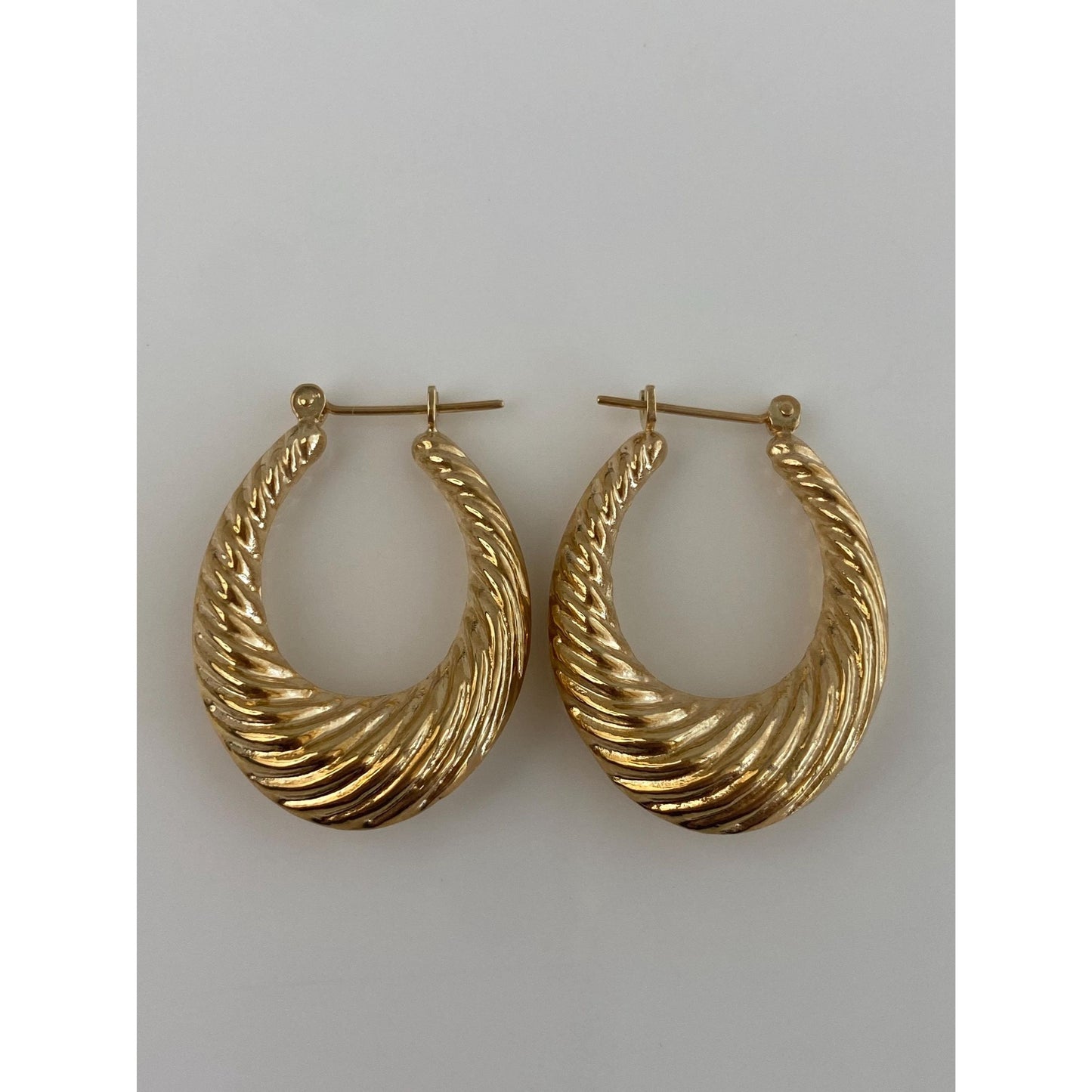 Vintage 14k Yellow Gold Scalloped Hoop Earrings