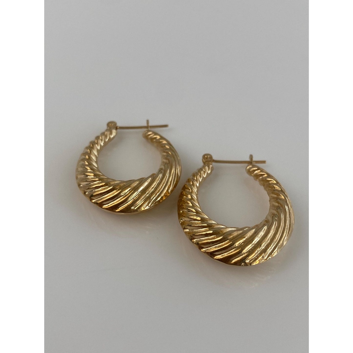 Vintage 14k Yellow Gold Scalloped Hoop Earrings