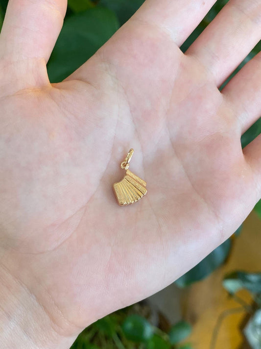 Vintage 18k Yellow Gold Accordian Charm