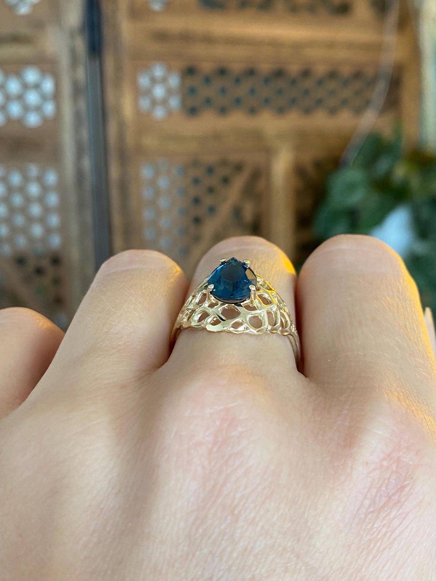 Vintage Solid 10k Yellow Gold Topaz Open Weave Ring - Size 7.5