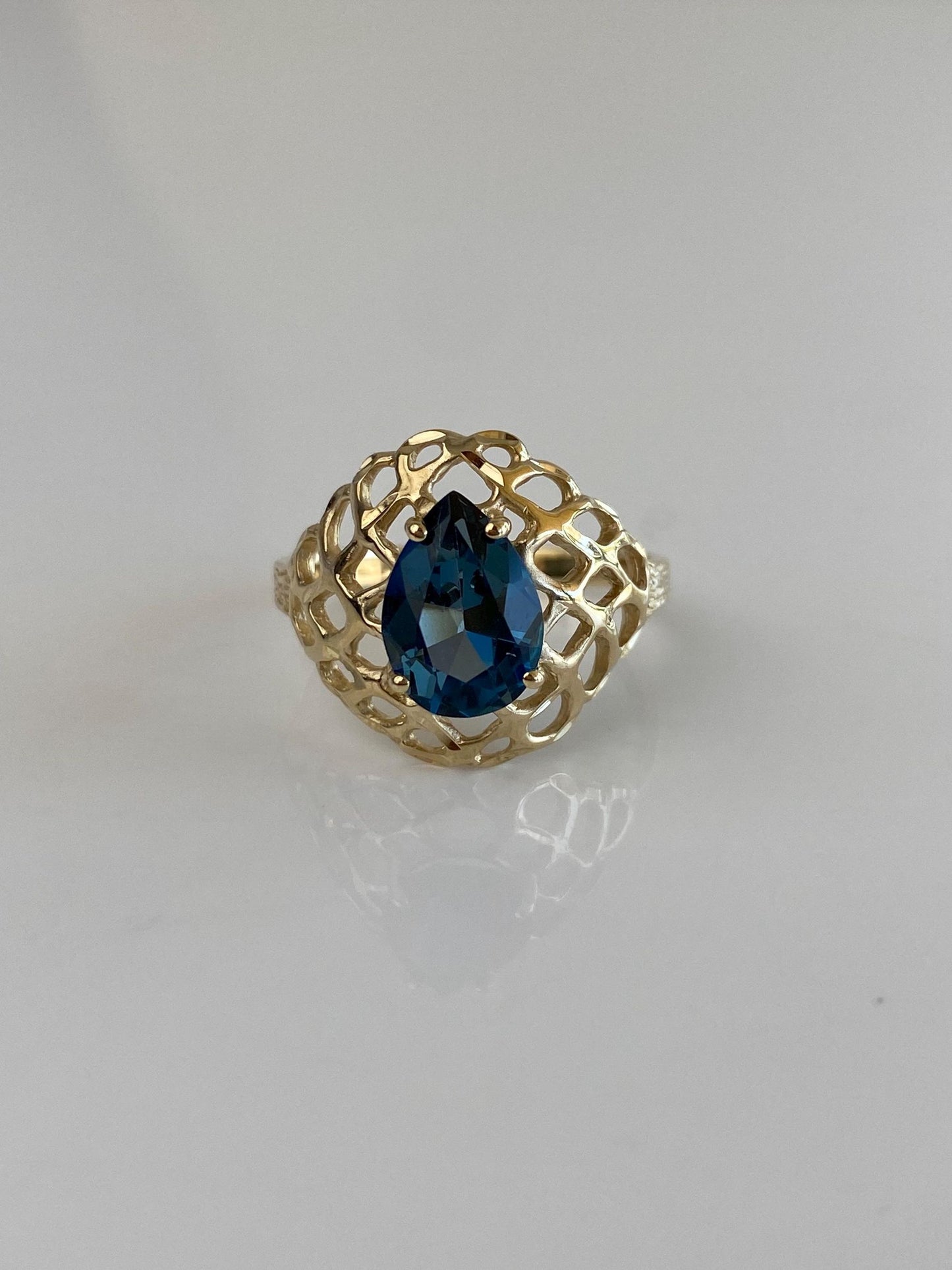 Vintage Solid 10k Yellow Gold Topaz Open Weave Ring - Size 7.5