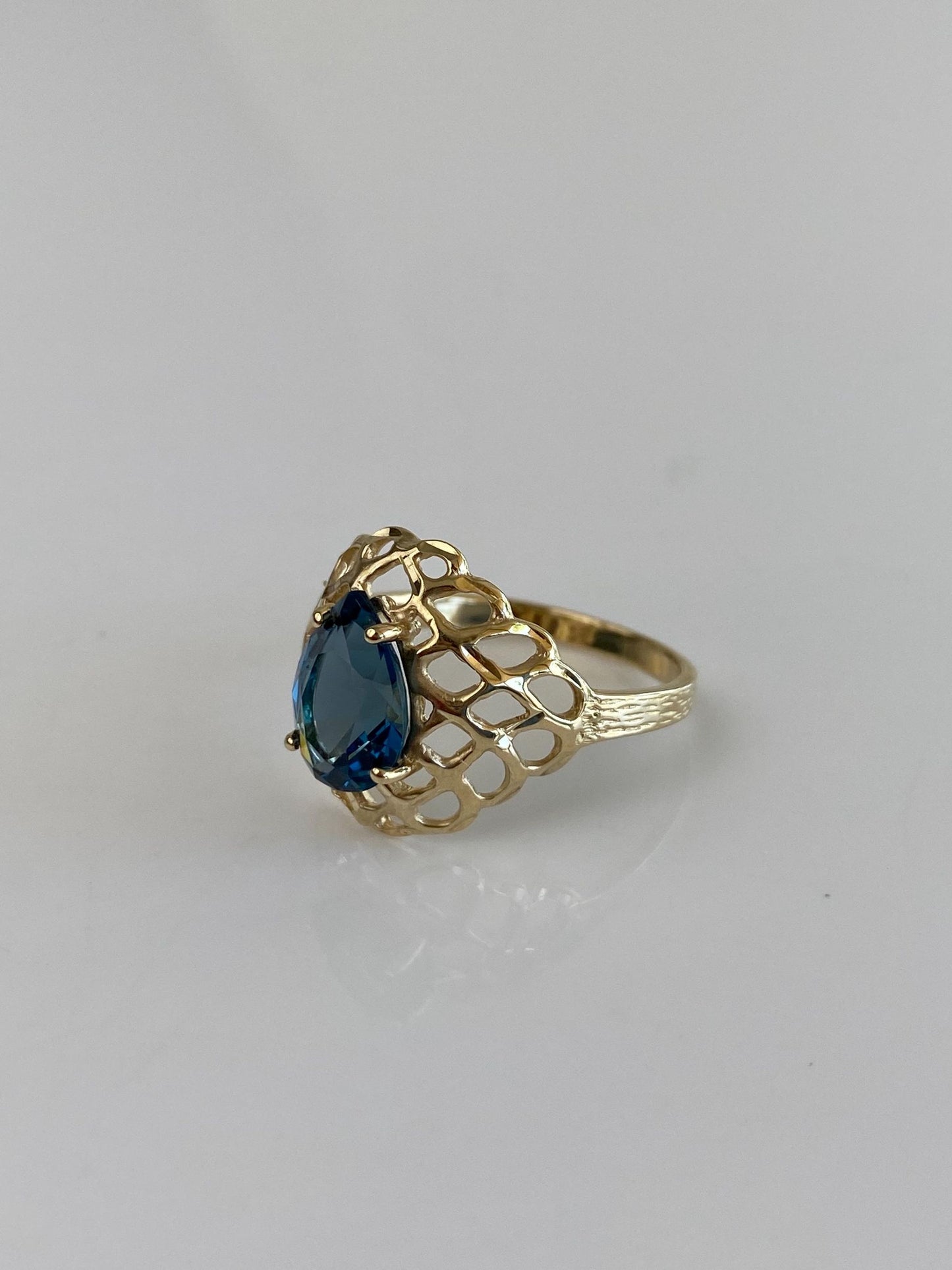 Vintage Solid 10k Yellow Gold Topaz Open Weave Ring - Size 7.5