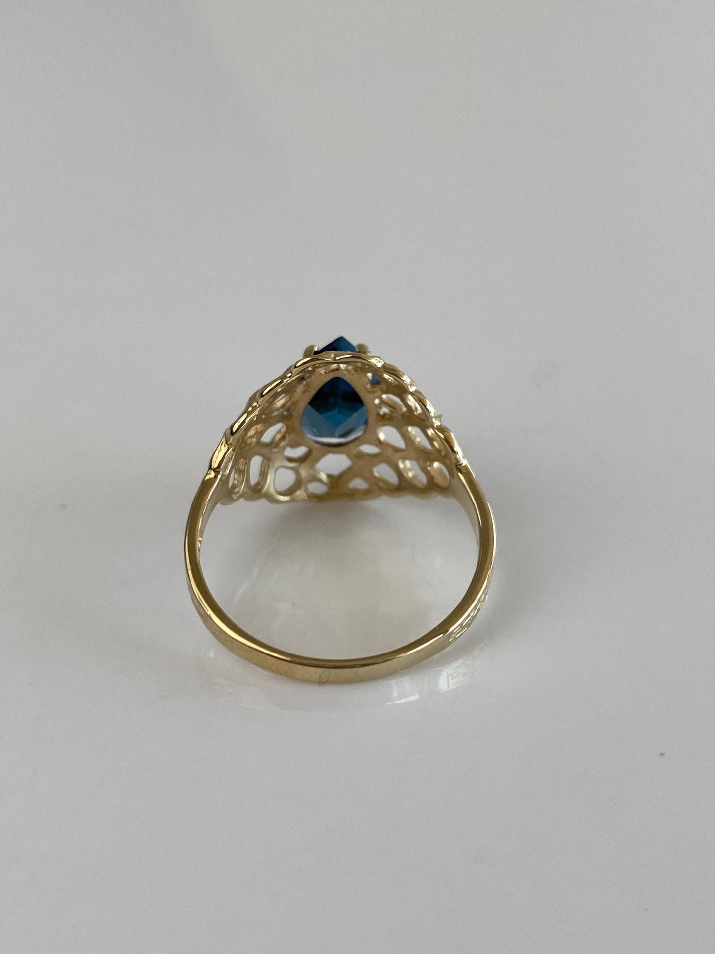Vintage Solid 10k Yellow Gold Topaz Open Weave Ring - Size 7.5