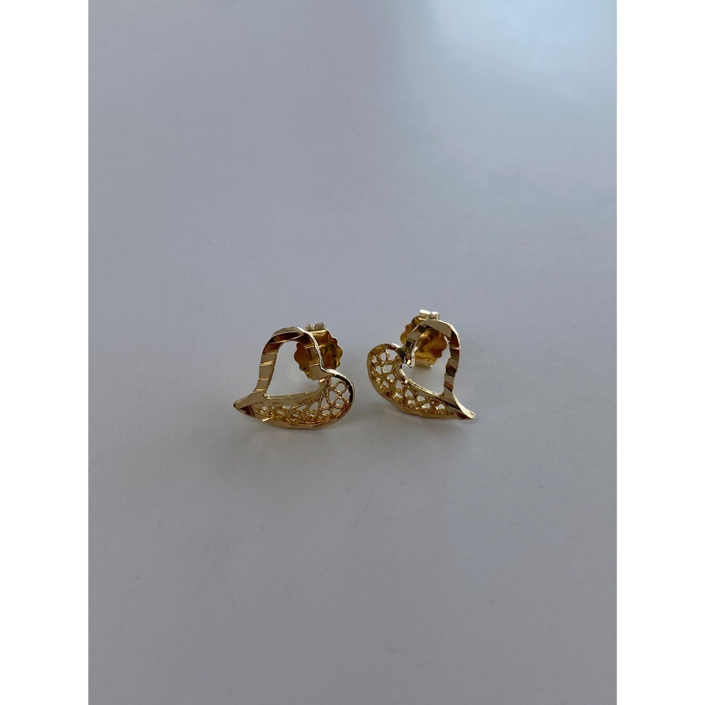Vintage Solid 14k Yellow Gold Diamond Cut Filigree Heart Stud Earrings