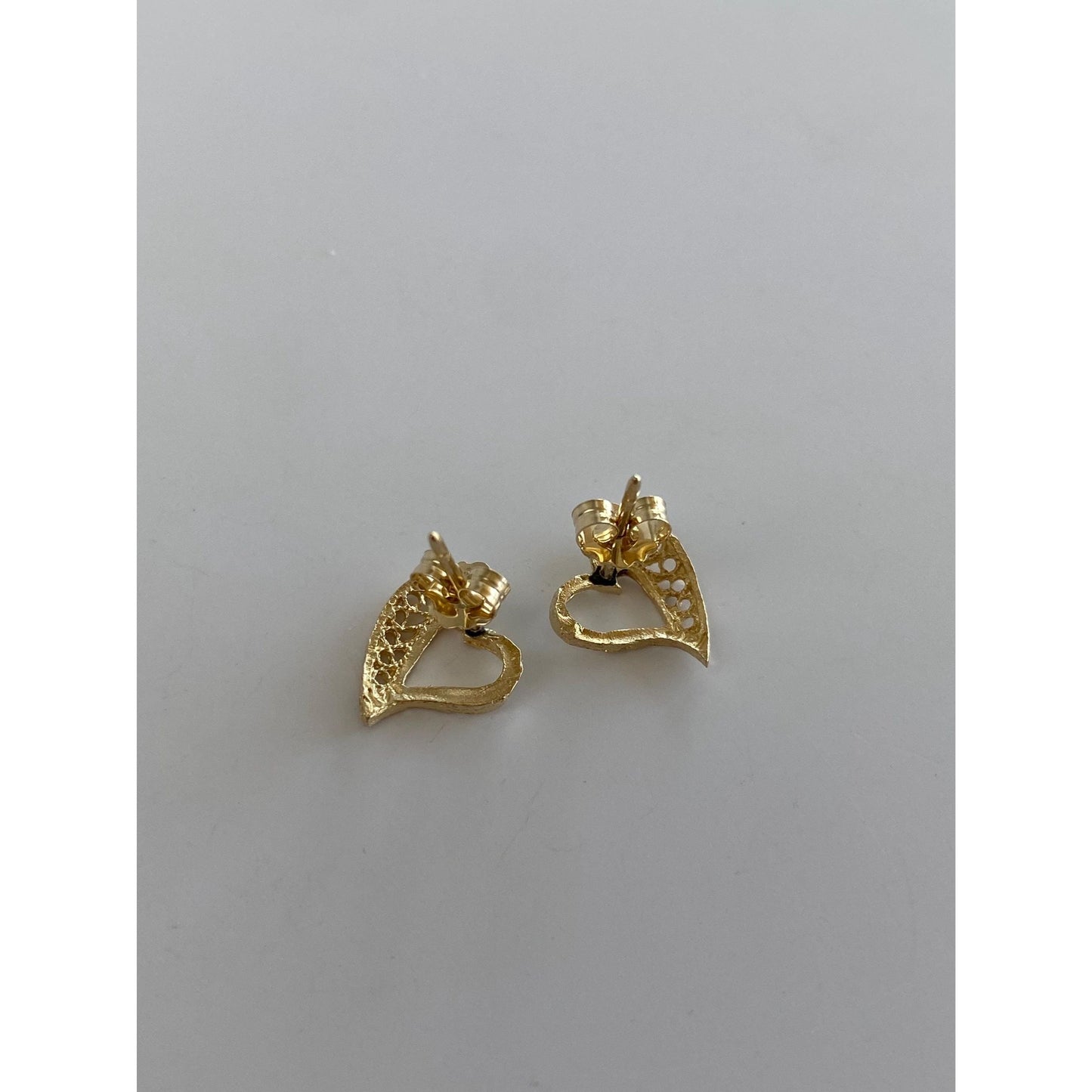 Vintage Solid 14k Yellow Gold Diamond Cut Filigree Heart Stud Earrings