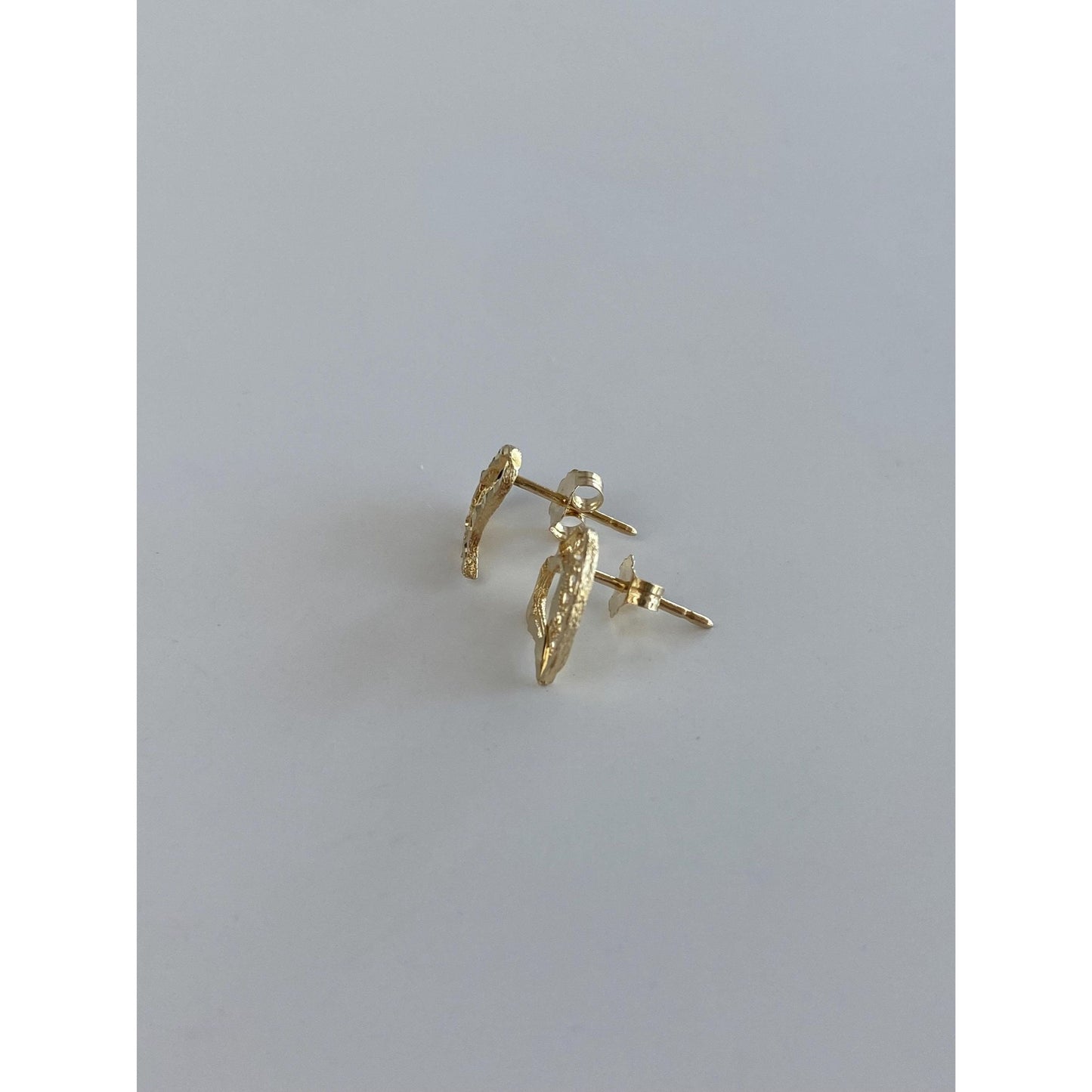 Vintage Solid 14k Yellow Gold Diamond Cut Filigree Heart Stud Earrings