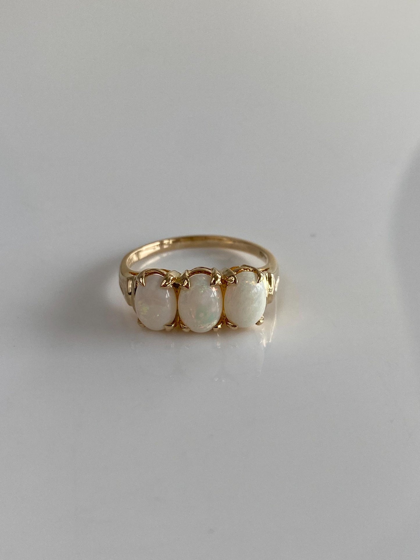 Vintage Solid 10k Yellow Gold Opal Row Ring - Size 7.25