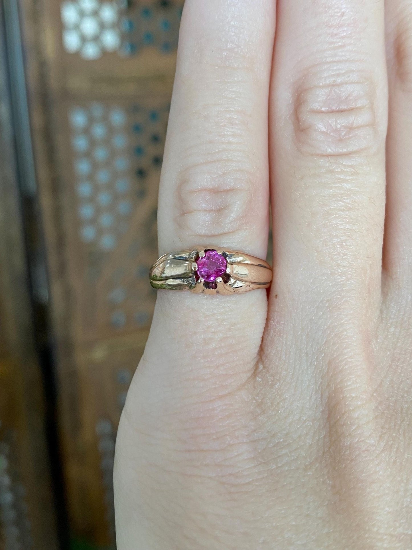 Vintage Solid 9k Rosey Gold Pink Sapphire Ring - Size 4.25