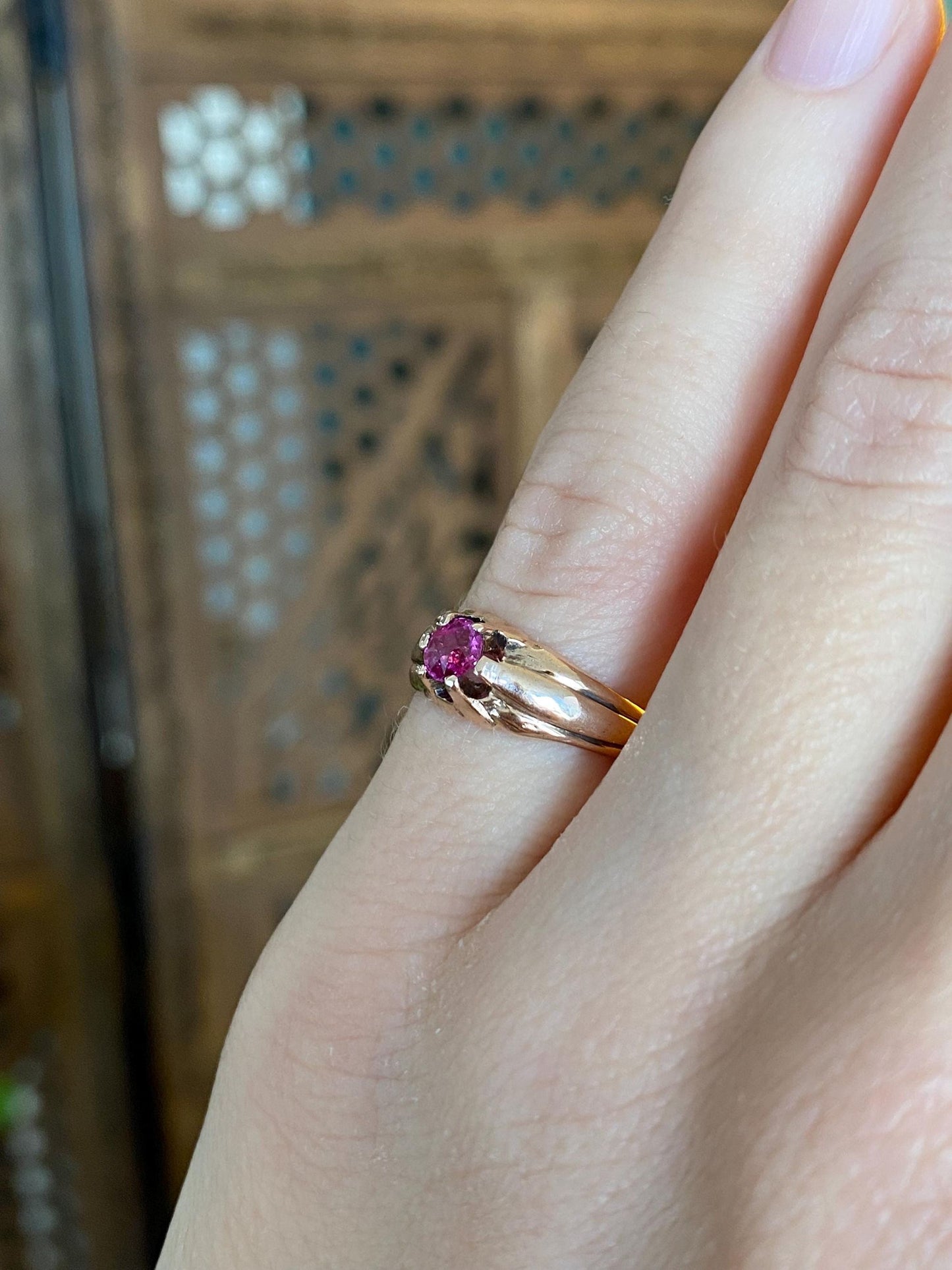 Vintage Solid 9k Rosey Gold Pink Sapphire Ring - Size 4.25