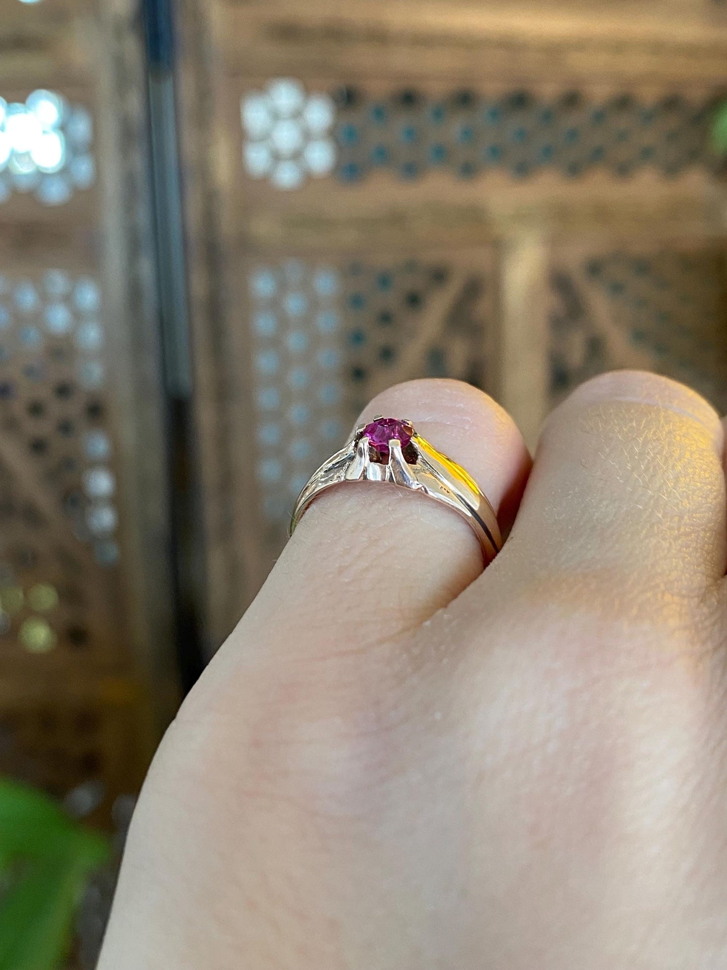 Vintage Solid 9k Rosey Gold Pink Sapphire Ring - Size 4.25