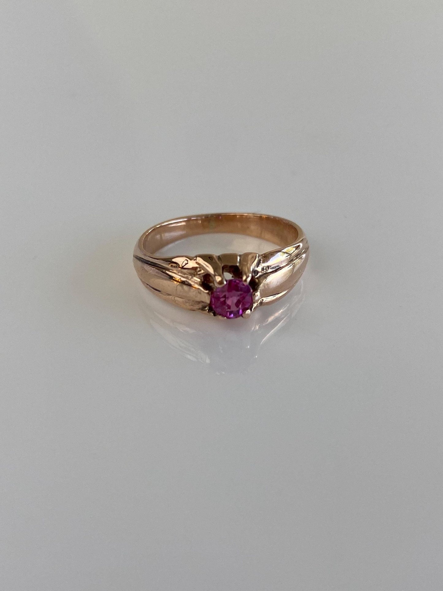Vintage Solid 9k Rosey Gold Pink Sapphire Ring - Size 4.25