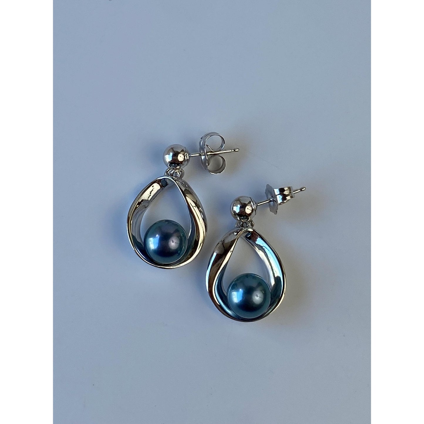 Vintage Solid 14k White Gold Peacock Pearl Dangle Earrings