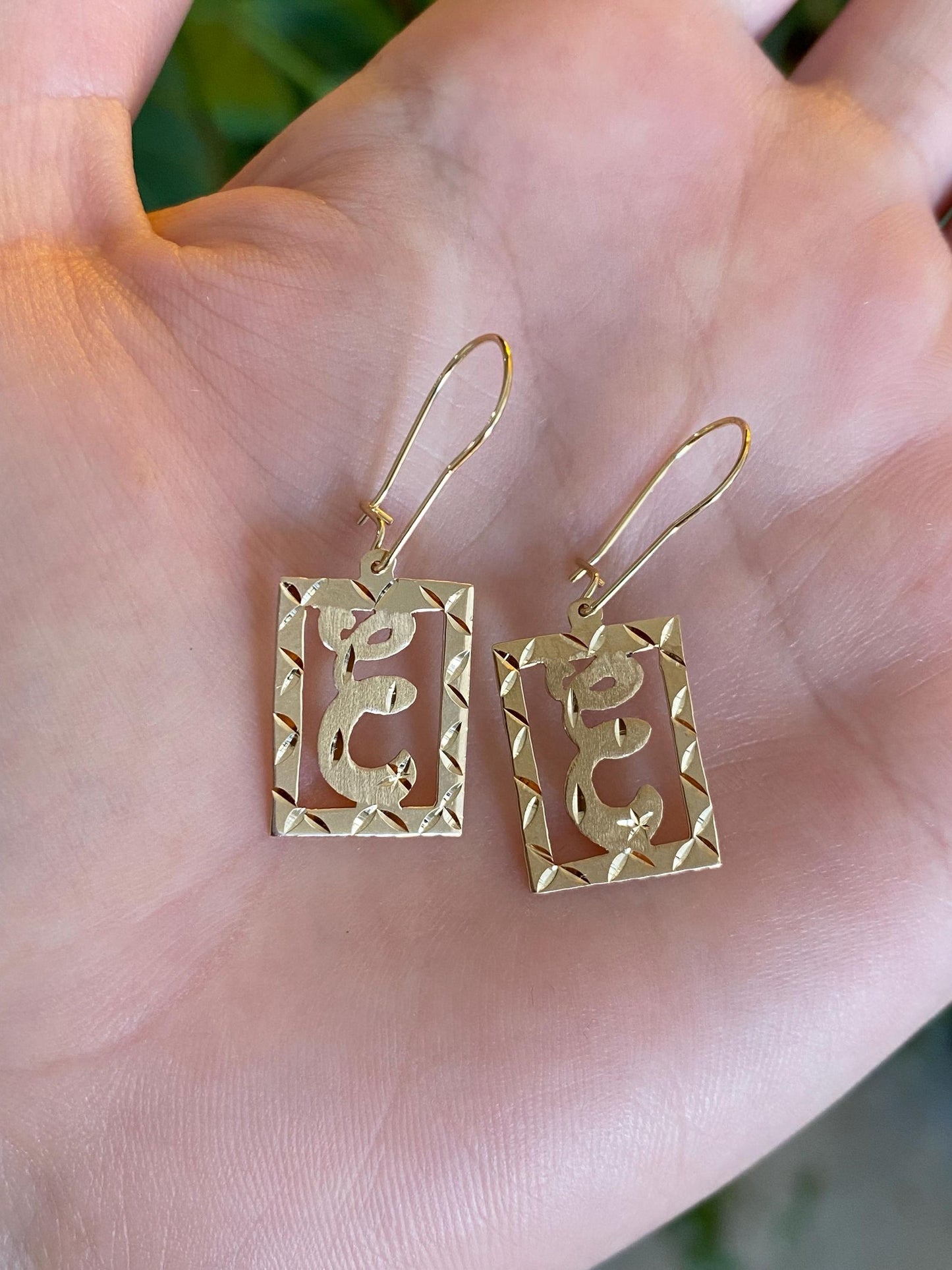 Vintage Solid 14k Yellow Gold Diamond Cut Initial 'E' Dangle Earrings