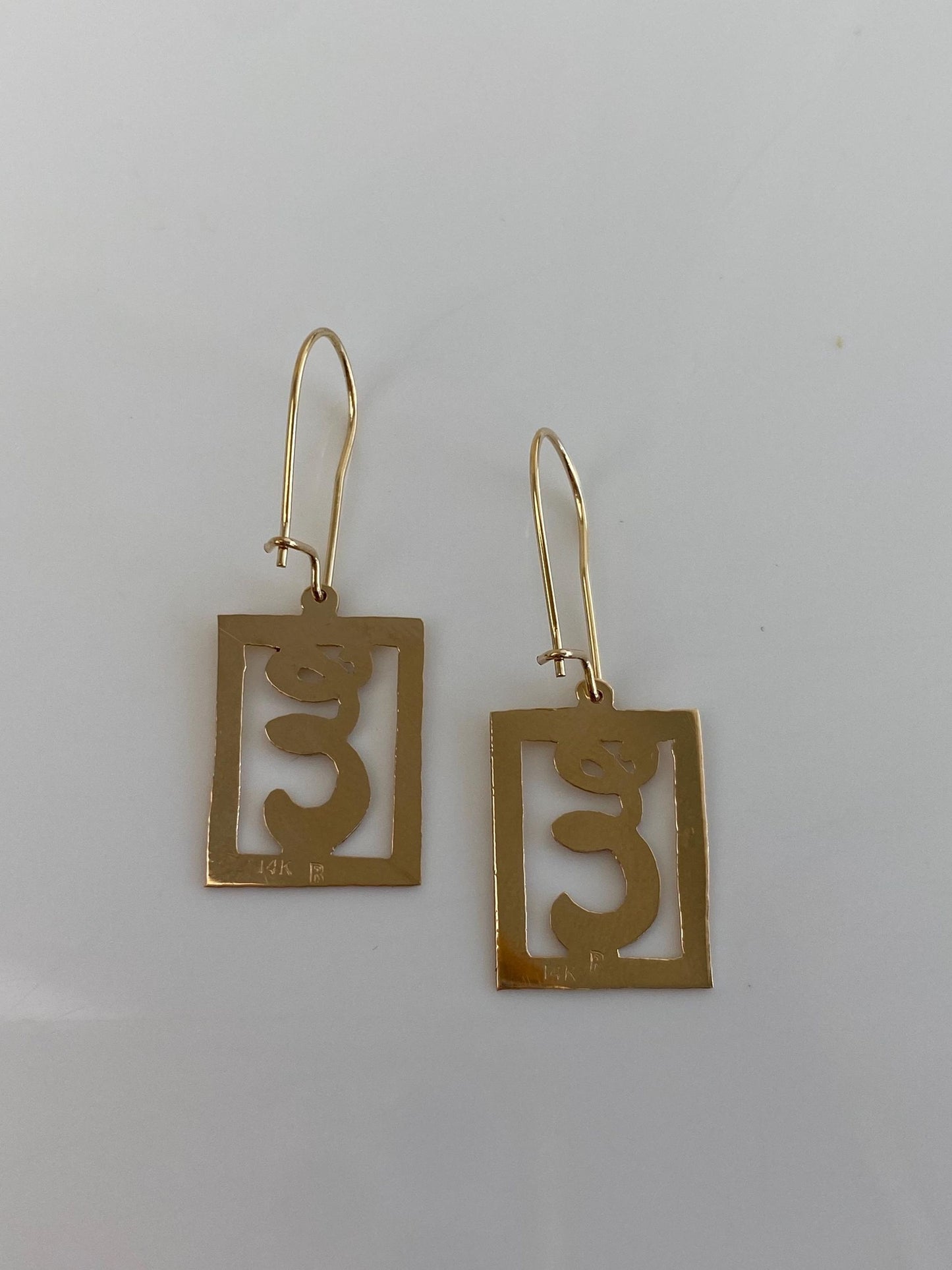 Vintage Solid 14k Yellow Gold Diamond Cut Initial 'E' Dangle Earrings