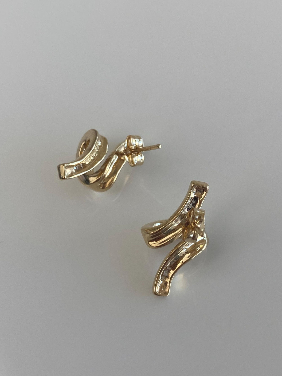 Vintage Solid 14k Yellow Gold Baguette Diamond Twist Drop Earrings