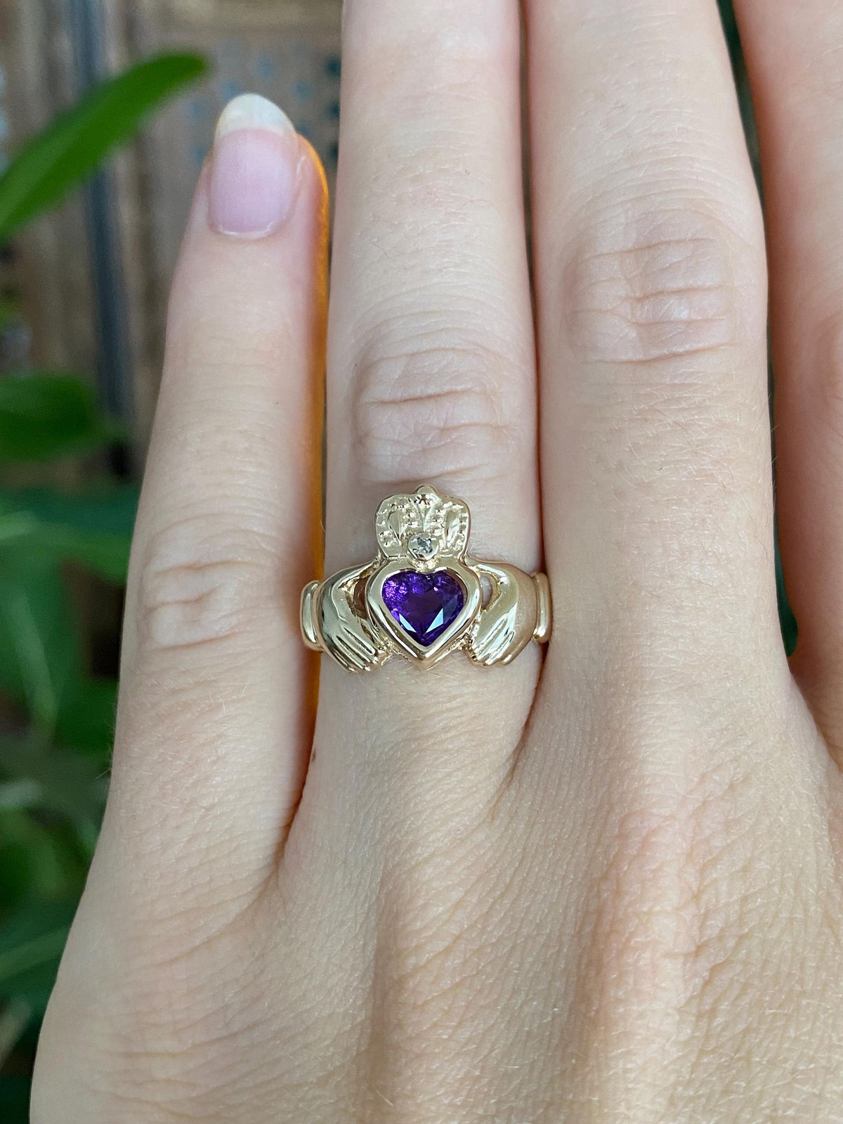 Vintage Solid 14k Yellow Gold Amethyst Heart Claddaugh Ring - Size 6.5