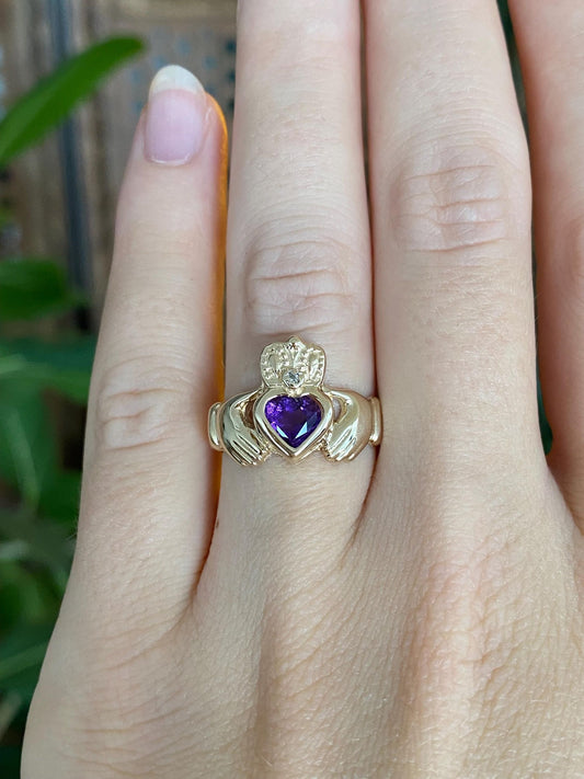 Vintage Solid 14k Yellow Gold Amethyst Heart Claddaugh Ring - Size 6.5