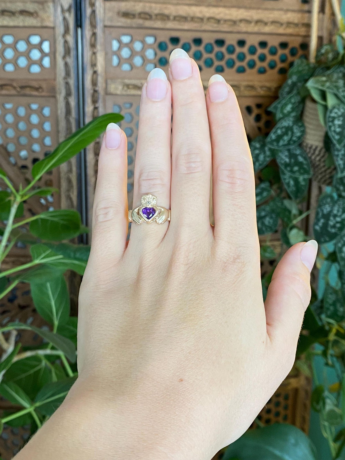 Vintage Solid 14k Yellow Gold Amethyst Heart Claddaugh Ring - Size 6.5