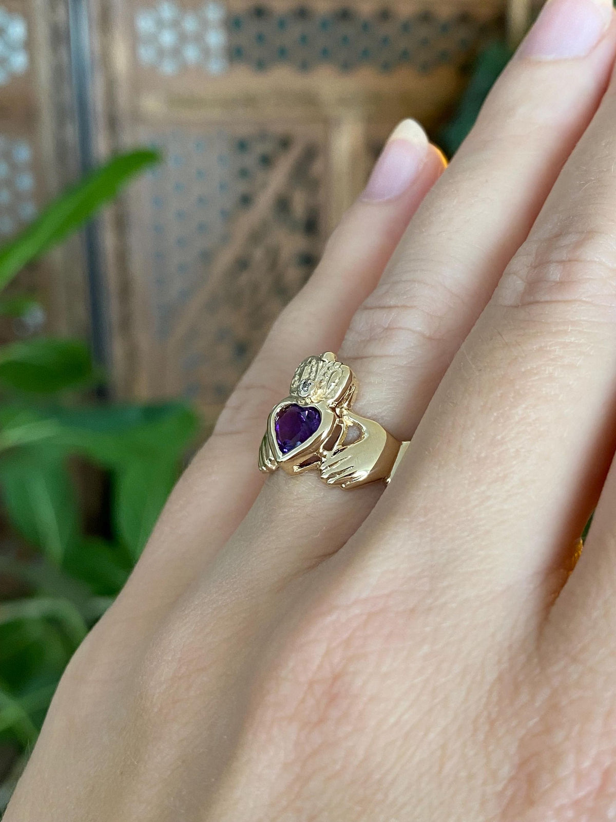 Vintage Solid 14k Yellow Gold Amethyst Heart Claddaugh Ring - Size 6.5