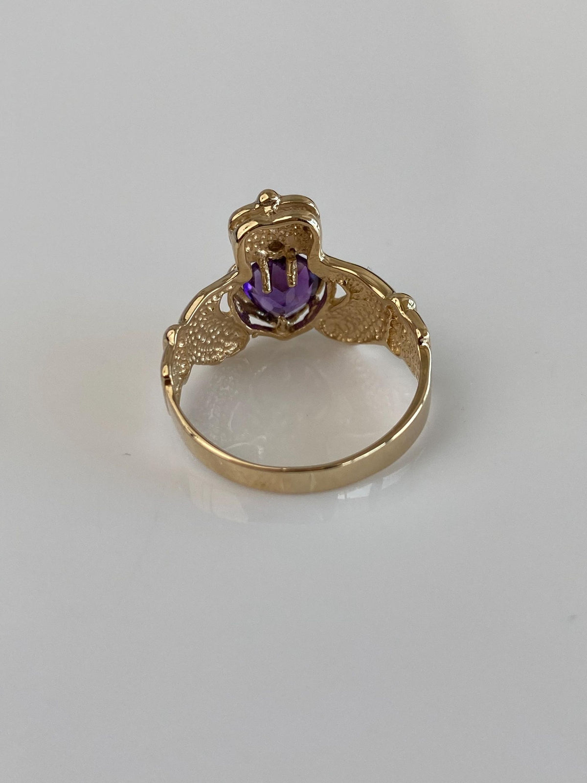 Vintage Solid 14k Yellow Gold Amethyst Heart Claddaugh Ring - Size 6.5
