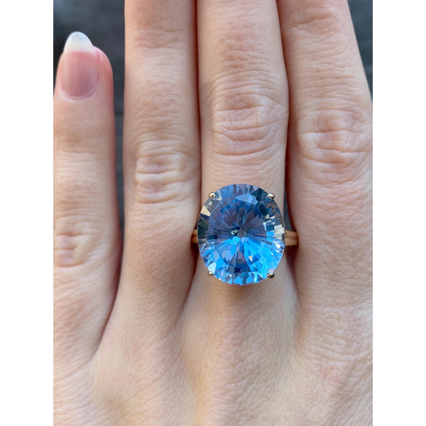 Vintage Solid 14k Yellow Gold Light Blue Topaz Ring - Size 9