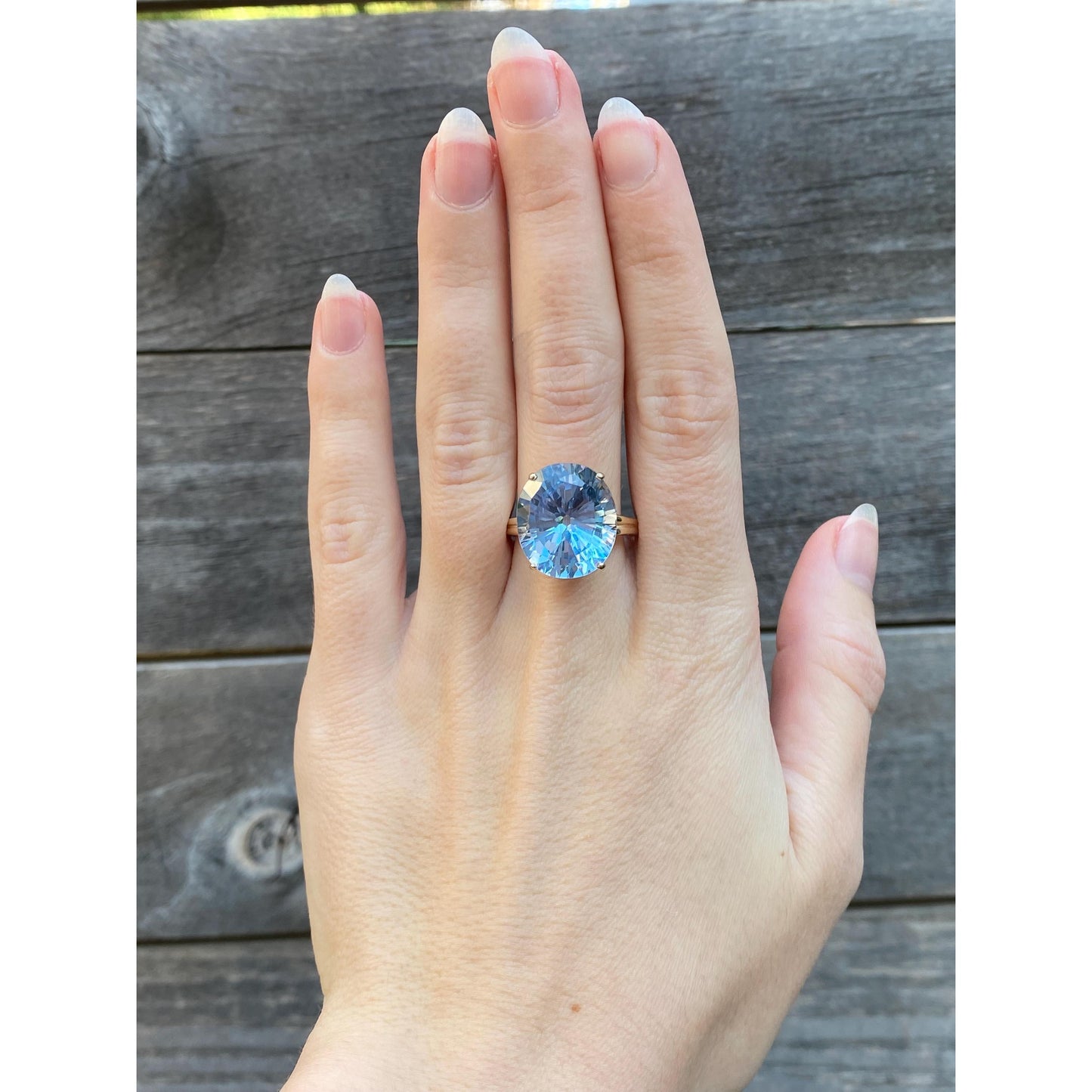 Vintage Solid 14k Yellow Gold Light Blue Topaz Ring - Size 9