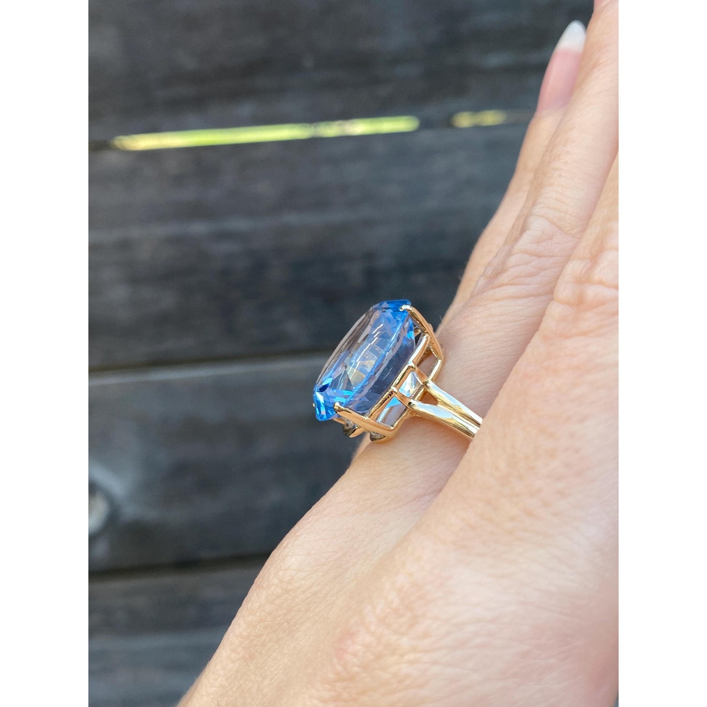 Vintage Solid 14k Yellow Gold Light Blue Topaz Ring - Size 9