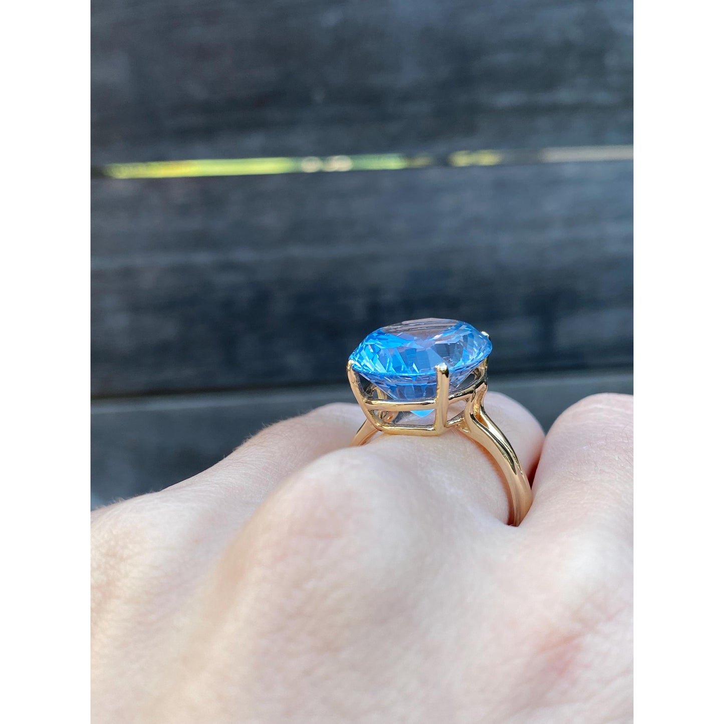 Vintage Solid 14k Yellow Gold Light Blue Topaz Ring - Size 9