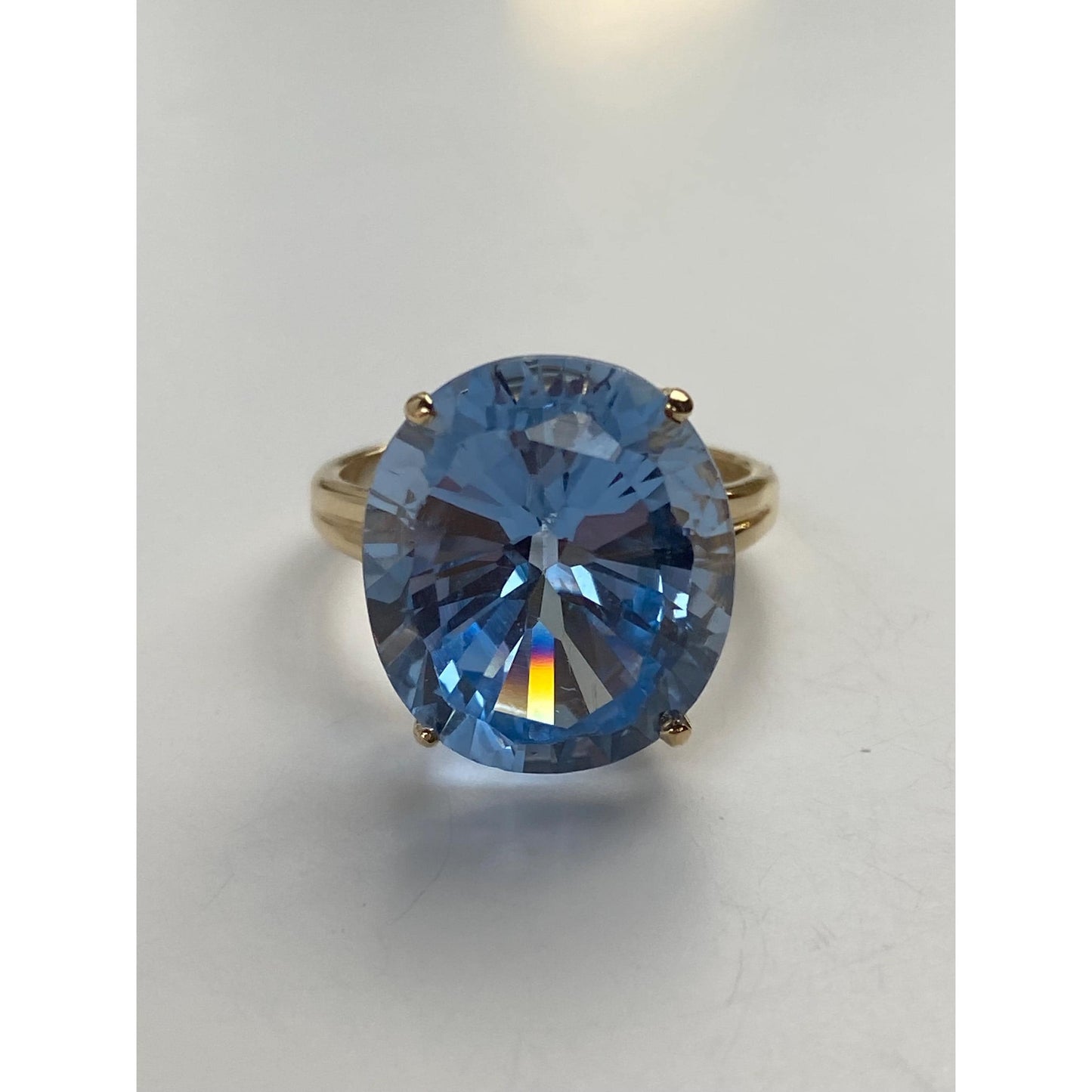 Vintage Solid 14k Yellow Gold Light Blue Topaz Ring - Size 9