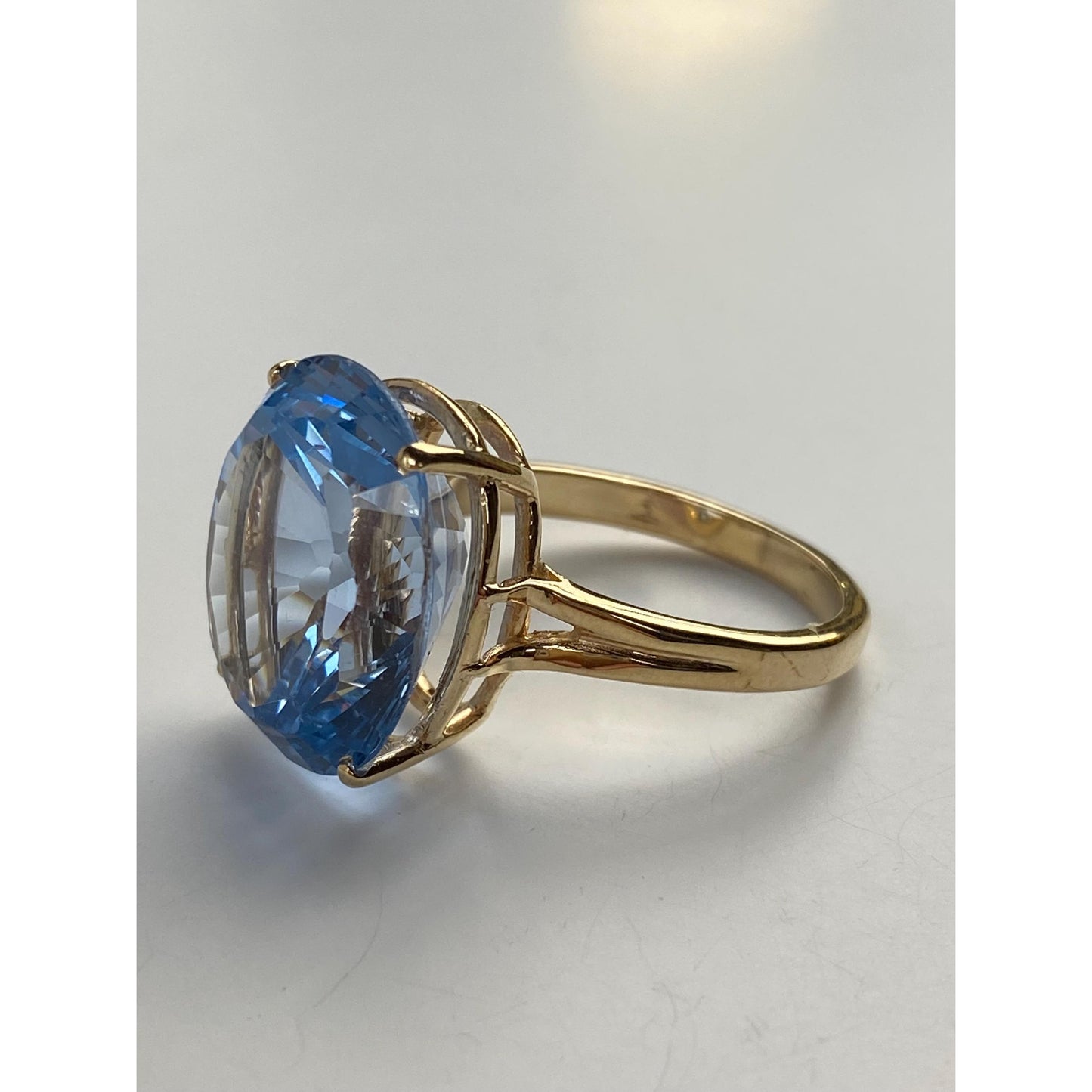 Vintage Solid 14k Yellow Gold Light Blue Topaz Ring - Size 9