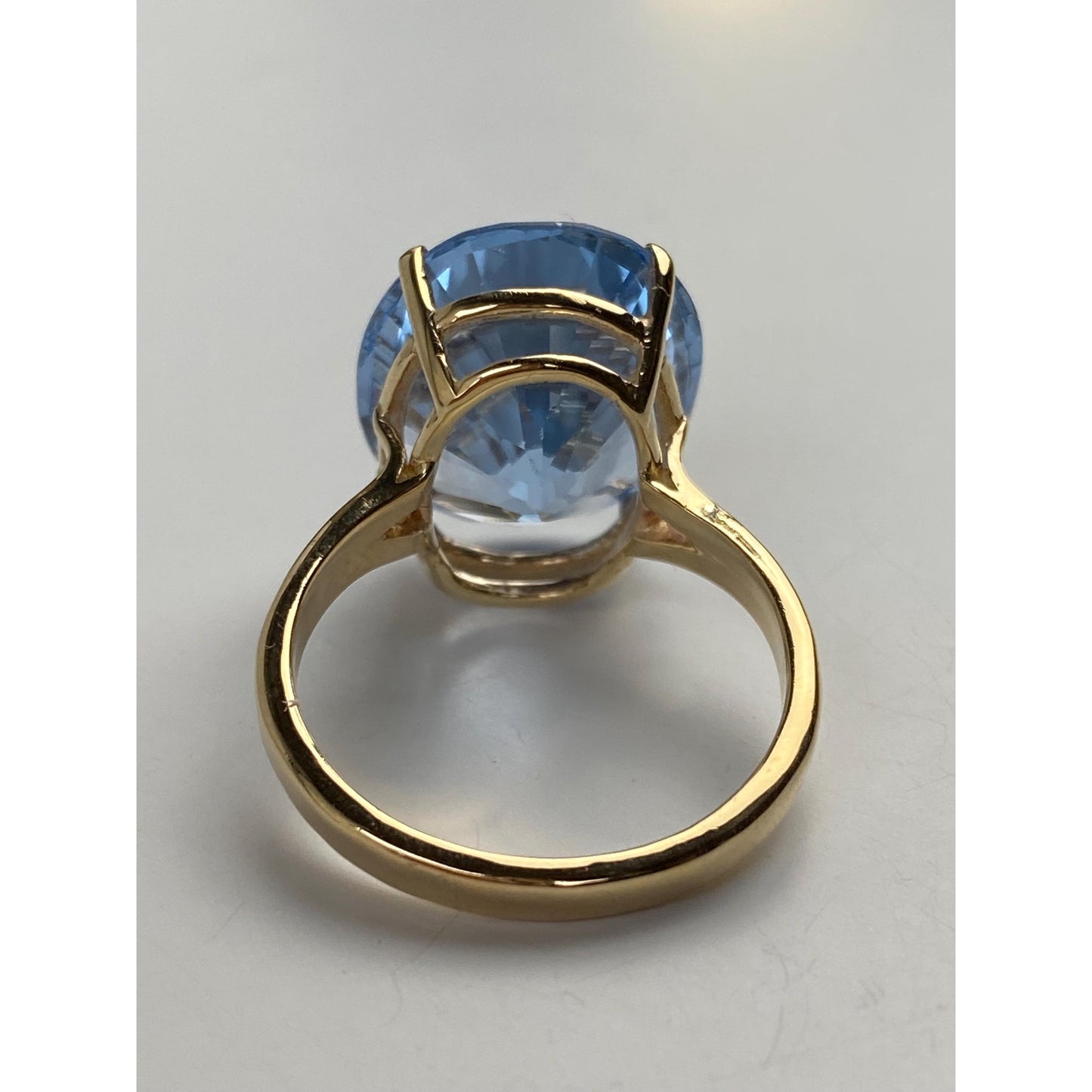 Vintage Solid 14k Yellow Gold Light Blue Topaz Ring - Size 9