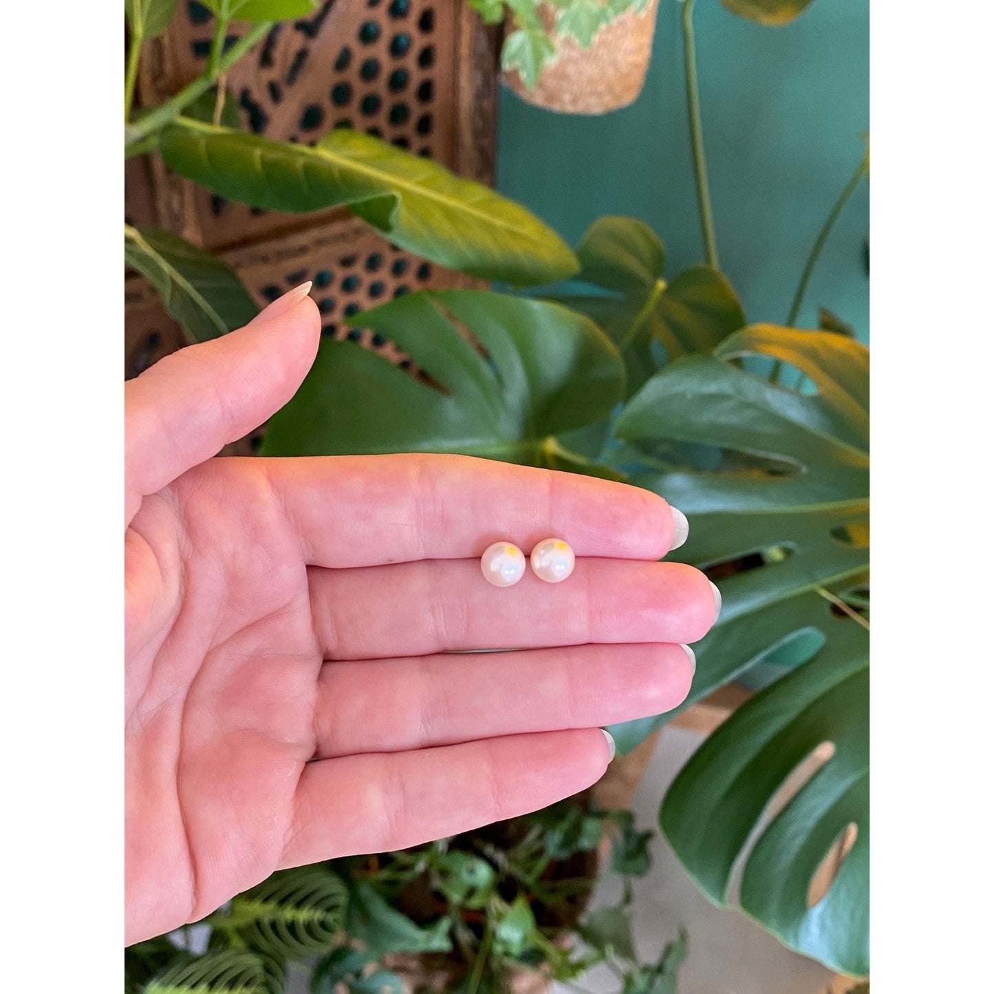 Vintage Solid 14k Yellow Gold Pearl Stud Earrings